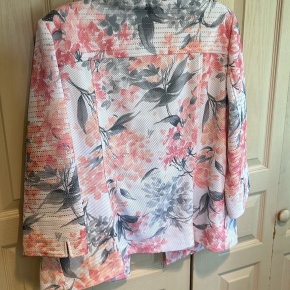 Alfred Dunner Womans Pink and Grey flowered Blazer Size 16 - Picture 5 of 7